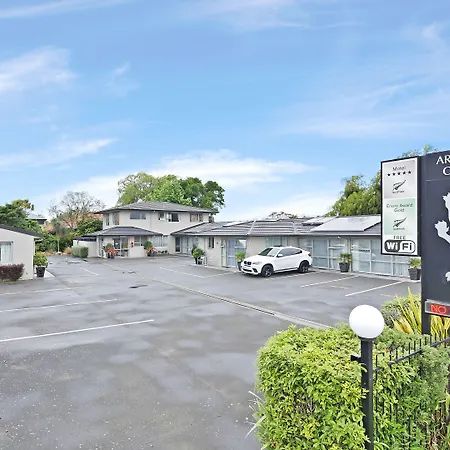 Arthur'S Court Motor Lodge-2