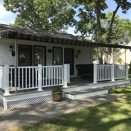 Falmouth Heights Motor Lodge-3