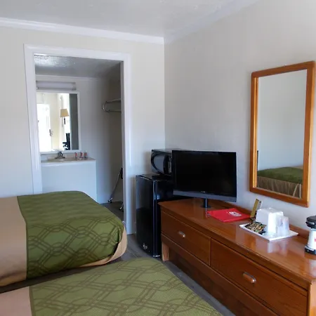 Econo Lodge Conway Central-3