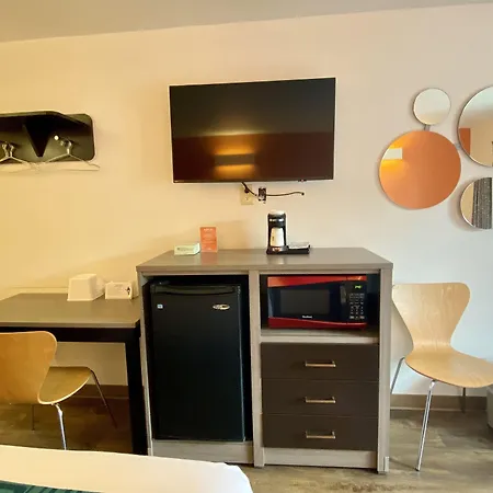 Howard Johnson By Wyndham Lake George-2