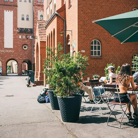 Three Little Pigs Hostel - Your Berlin Castle-3