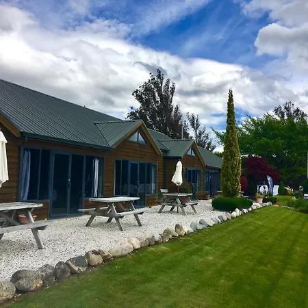 Lakefront Lodge-2