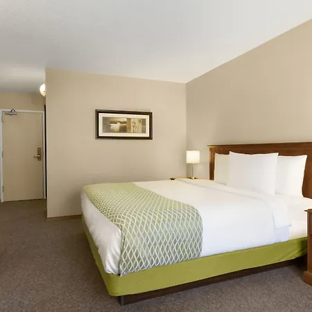 Colonial Square Inn & Suites-2