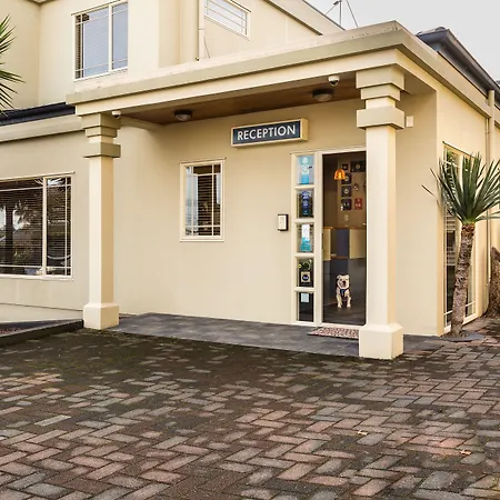 Pebble Beach Motor Inn-2