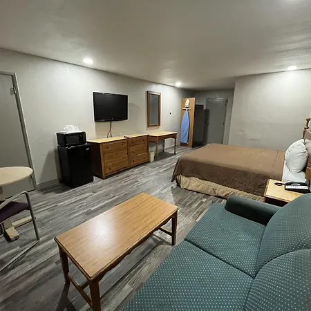 Mid Towne Inn & Suites-3