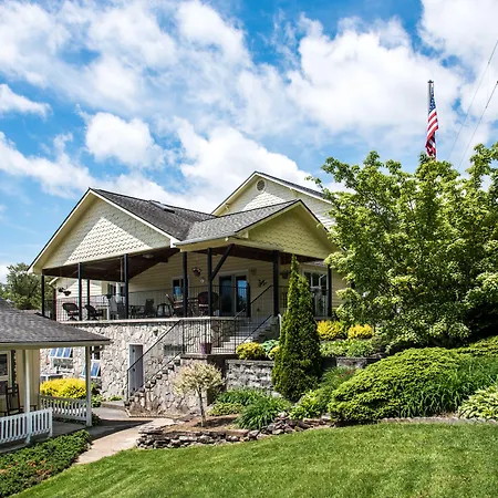 Boxwood Lodge Blowing Rock Near Boone-University-3
