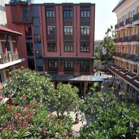 Rambuttri Village Plaza-3