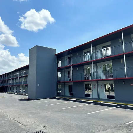 Travelodge By Wyndham Orlando At Heart Of International Drive-3