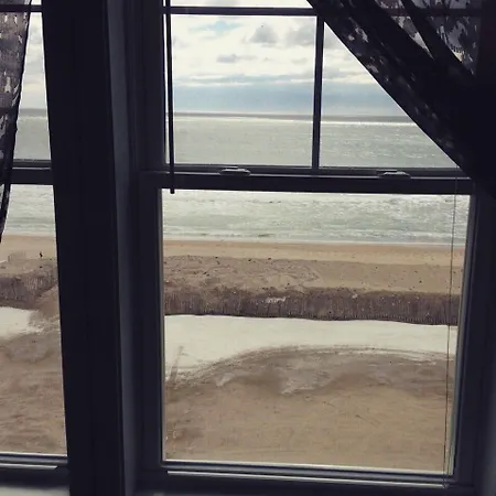 Misquamicut Beach Front Inn-2