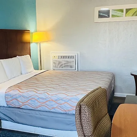 Relax Inn Lawton-3