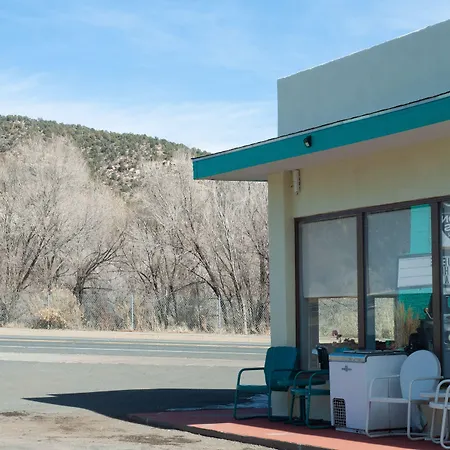 Raton Pass Motor Inn-2