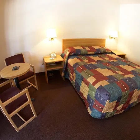 EZ 8 Motel Airporter-3