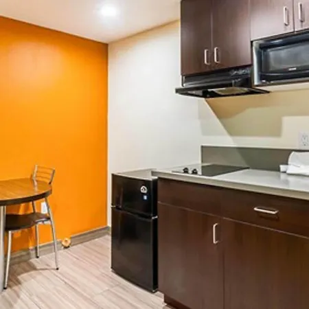 Motel 6 Maple/Main-3