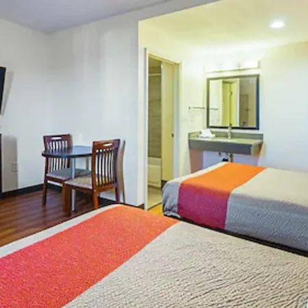 Motel 6 Maple/Main-2