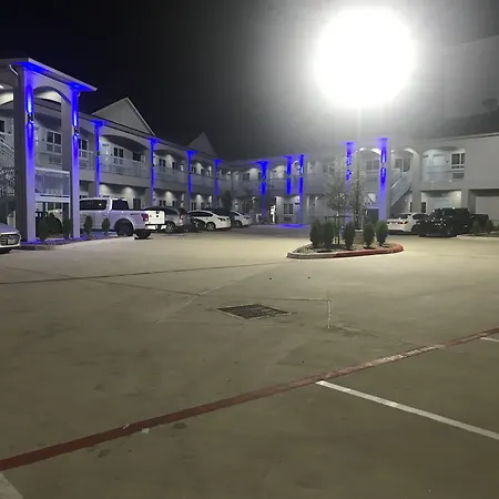 Haven Inn & Suites Willowbrook (Adults Only)-3
