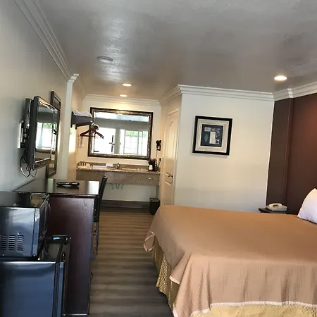 Hyland Inn Near Legoland-3