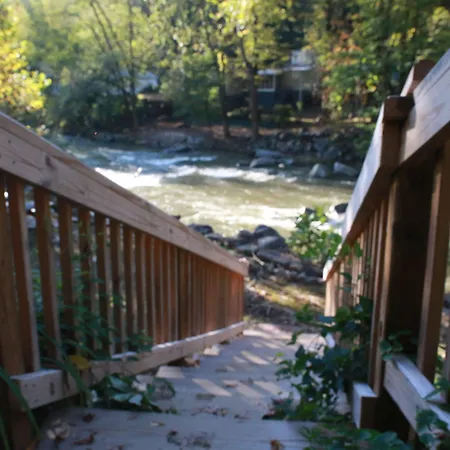 Riverside Lodge At Chimney Rock-3
