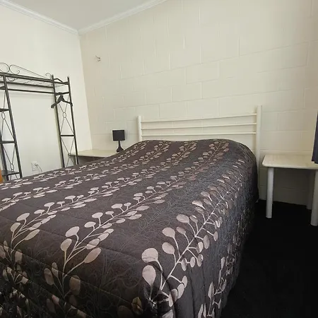 Aladdin Motel-3