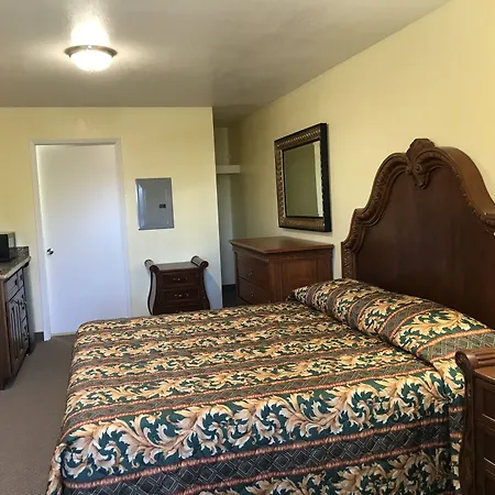 Hacienda Motel-2