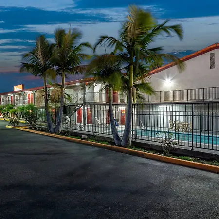 Red Roof Inn Los Angeles - Bellflower-3