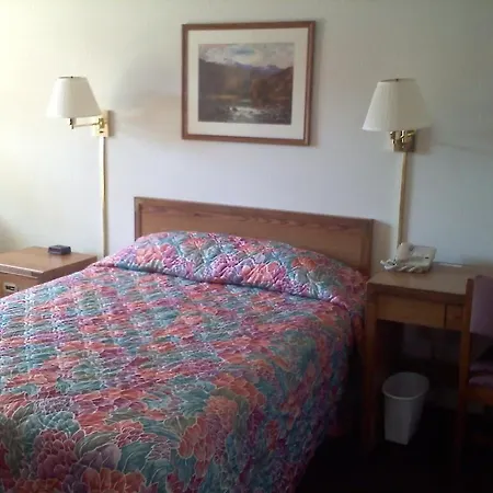 Carriage House Motor Inn-3