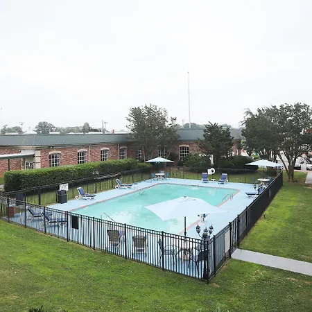 Greenville Inn & Suites-3