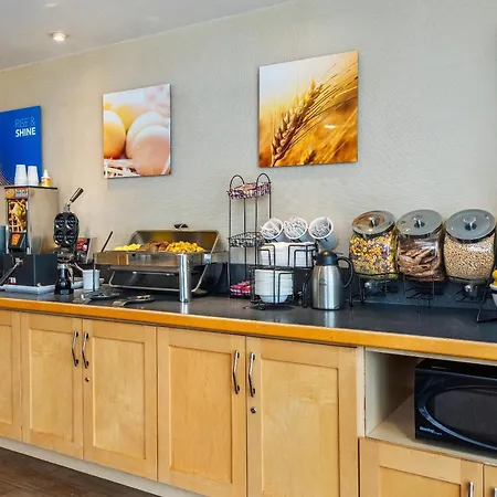 Comfort Inn Kingston - Highway 401-2
