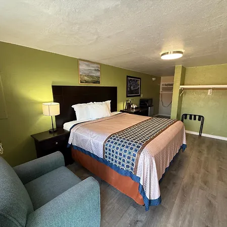 Executive Inn & Kitchenette Suites-Eagle Pass-2