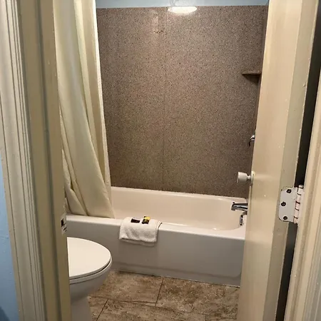Red Carpet Inn & Suites - Danville-2