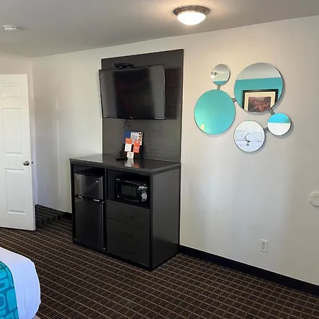 Howard Johnson By Wyndham St. George Hotel & Suites-3