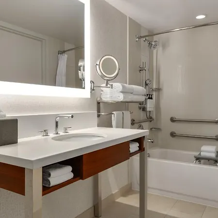 Crowne Plaza Seattle - No Resort Fee - Newly Renovated Ihg Hotel-2
