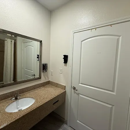 Crystal Inn - Garth Rd-3