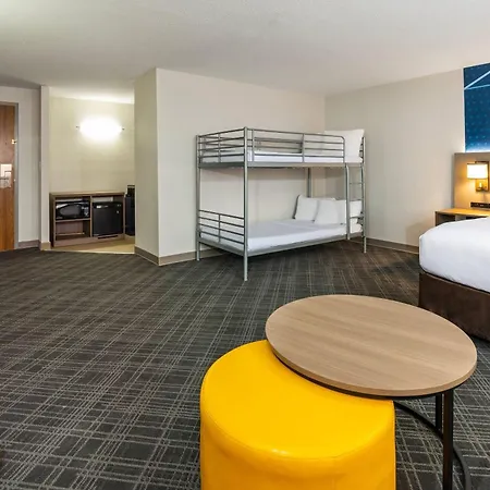 Comfort Inn & Suites Barrie - Highway 400-2