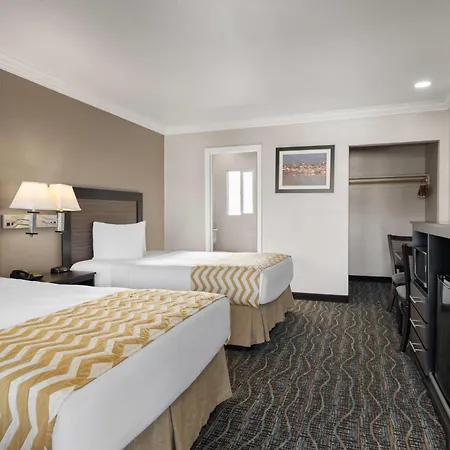 Travelodge By Wyndham Eureka-3