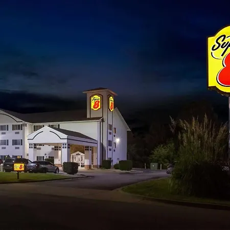 Super 8 By Wyndham Montreal-3