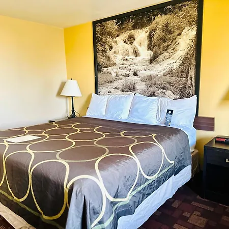 Super 8 By Wyndham Watertown-2