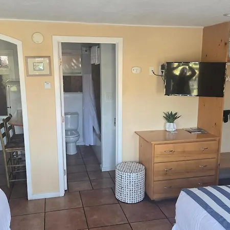 Sunny Cove Motel-3