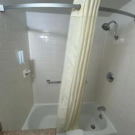 Econo Lodge Palmyra - Hershey-2