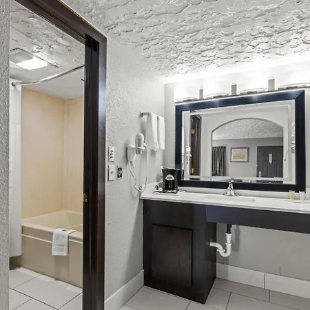 Super 8 By Wyndham Norman West Ok-2