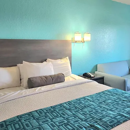 Howard Johnson By Wyndham Galveston-2