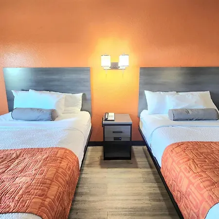 Howard Johnson By Wyndham Galveston-3