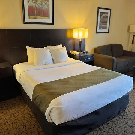 Quality Inn & Suites Escanaba North-2
