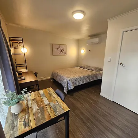 Rockfield Motel-3