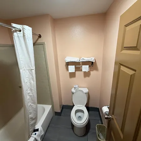 Paradise Inn & Suites-3