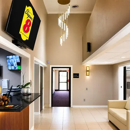 Super 8 By Wyndham Champaign-3