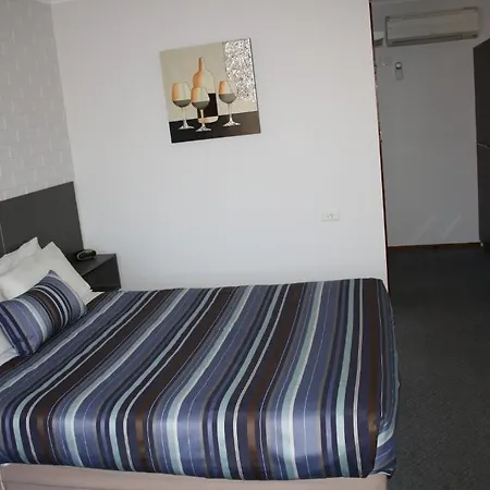 Raglan Motor Inn-2
