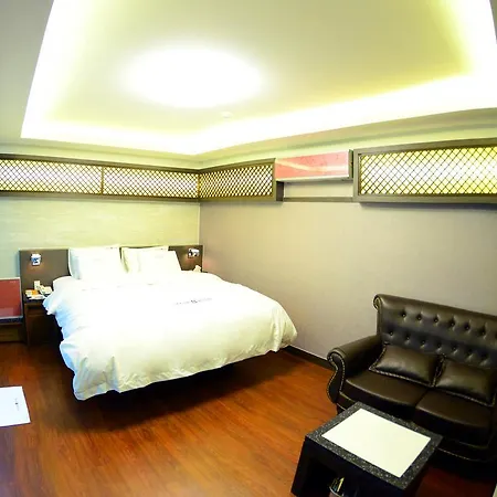 Sugar Hotel-2