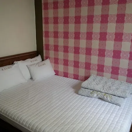 Egg Motel-3