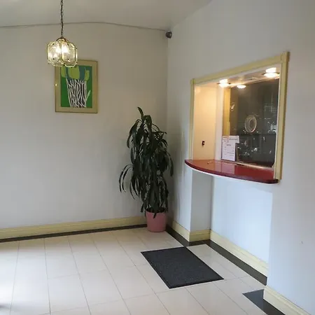 Jet Inn-2