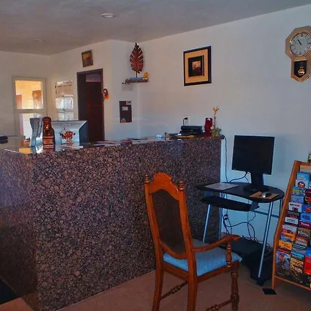 Travelodge By Wyndham Northern Arizona University Downtown-2